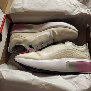 Nike Air Max Dia women's sneakers size 9.